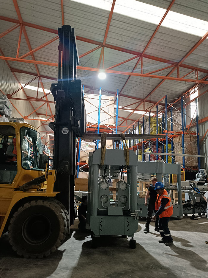 Descarga de Contenedor e Instalación de Máquinas Industriales – Wellco